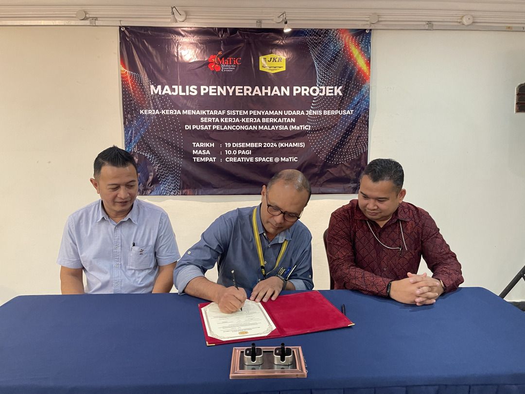 Majlis Penyerahan Projek Sistem Penyaman Udara di MaTiC
